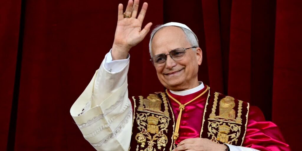 le pape leon xiv le 8 mai 2025 a la basilique saint pierre au vatican 2078436